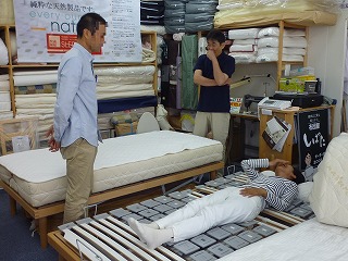岡山県瀬戸内市の「布団屋しばた」/腰痛,肩凝り,背中の痛みも解消する